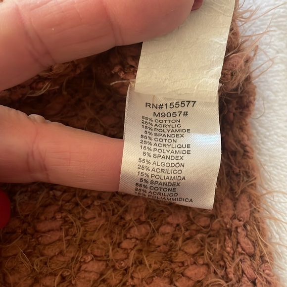 Juliana’s V-neck fuzzy soft sweater - Picture 5 of 8